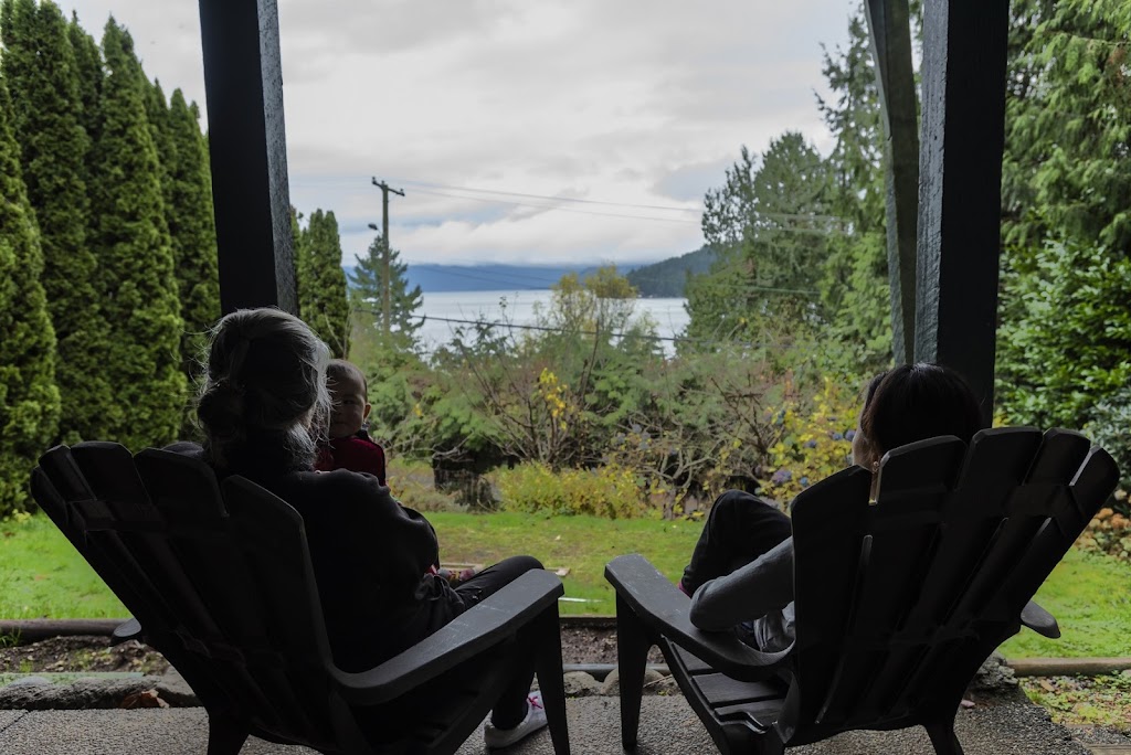 B&B Green House | 775 Marine Dr, Gibsons, BC V0N 1V1, Canada | Phone: (236) 688-9800