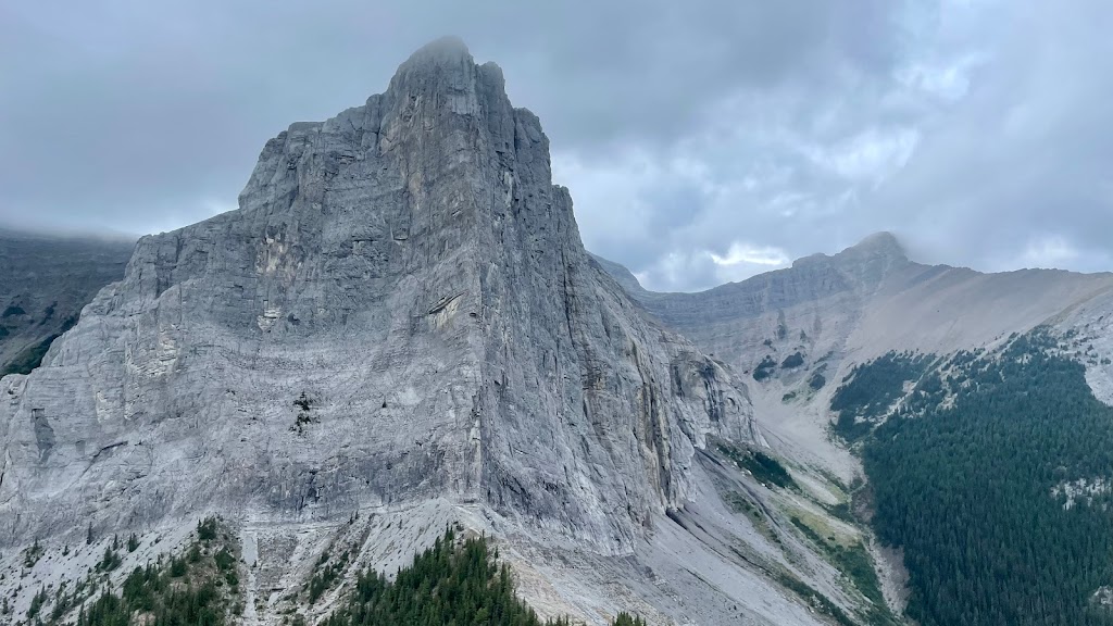 Alpine Helicopters Inc. | 91 Bow Valley Trail, Canmore, AB T1W 1N8, Canada | Phone: (403) 678-4802