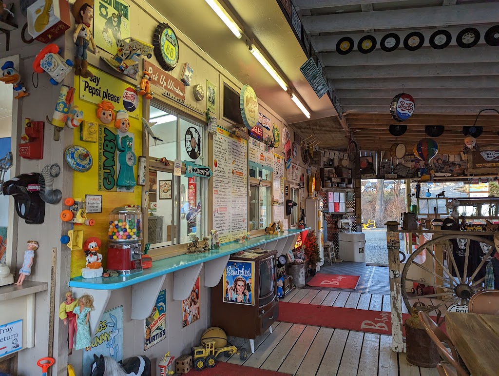 Frank & Doras | 1013 Nova Scotia Trunk 1, Cornwallis Park, NS B0S 1H0, Canada | Phone: (902) 638-8031