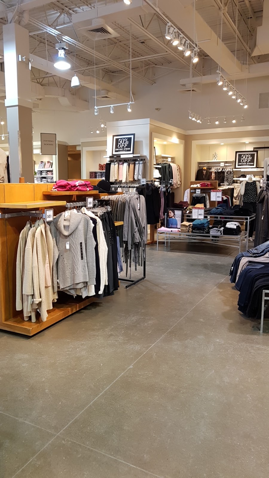 Banana Republic Factory Store | 1555 Talbot Rd UNITE 710/720, Windsor, ON N9H 2H2, Canada | Phone: (519) 969-9033