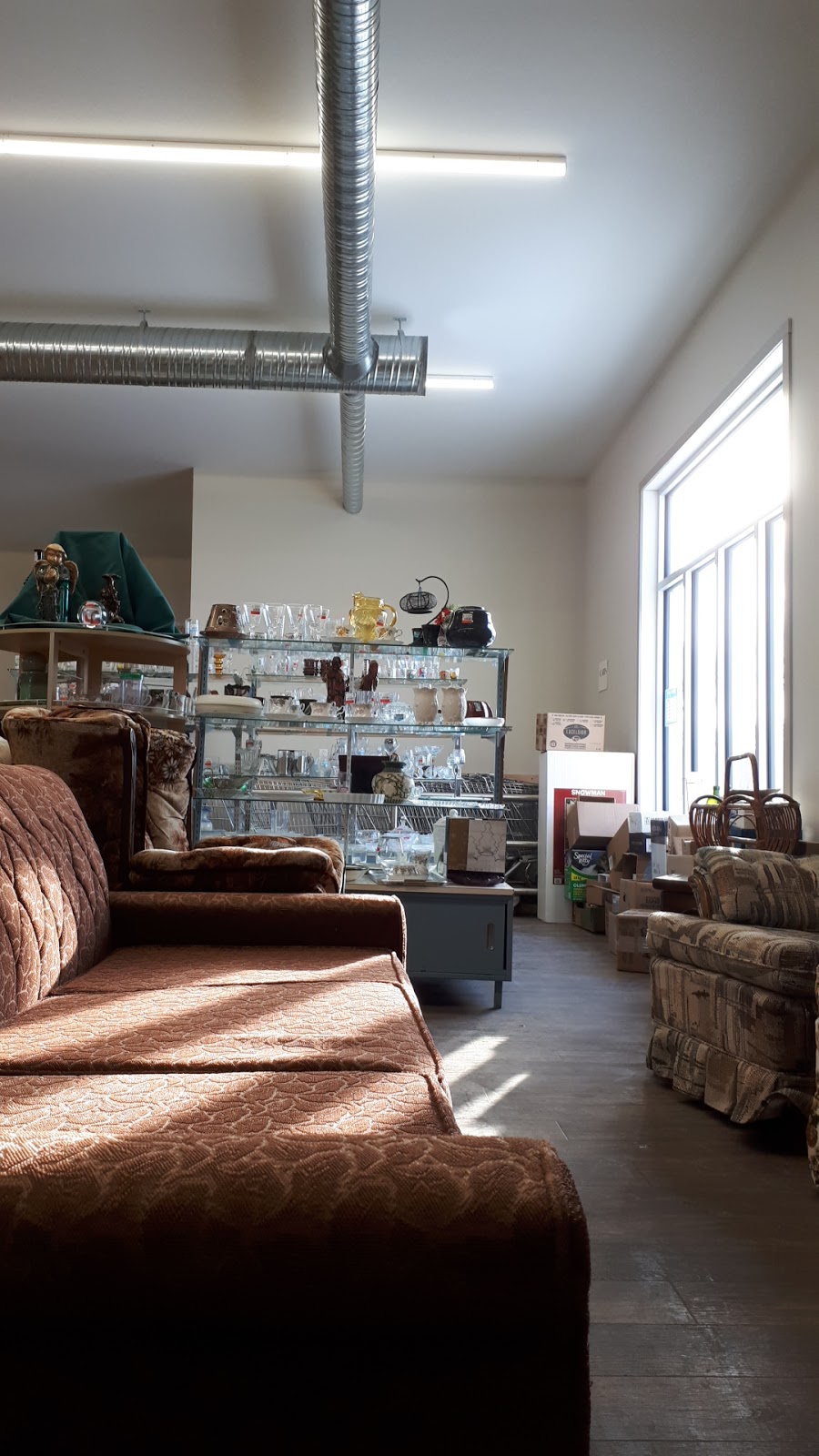 Altona MCC Gift & Thrift Shop | 10 Main St, Altona, MB R0G 0B0, Canada | Phone: (204) 324-8323