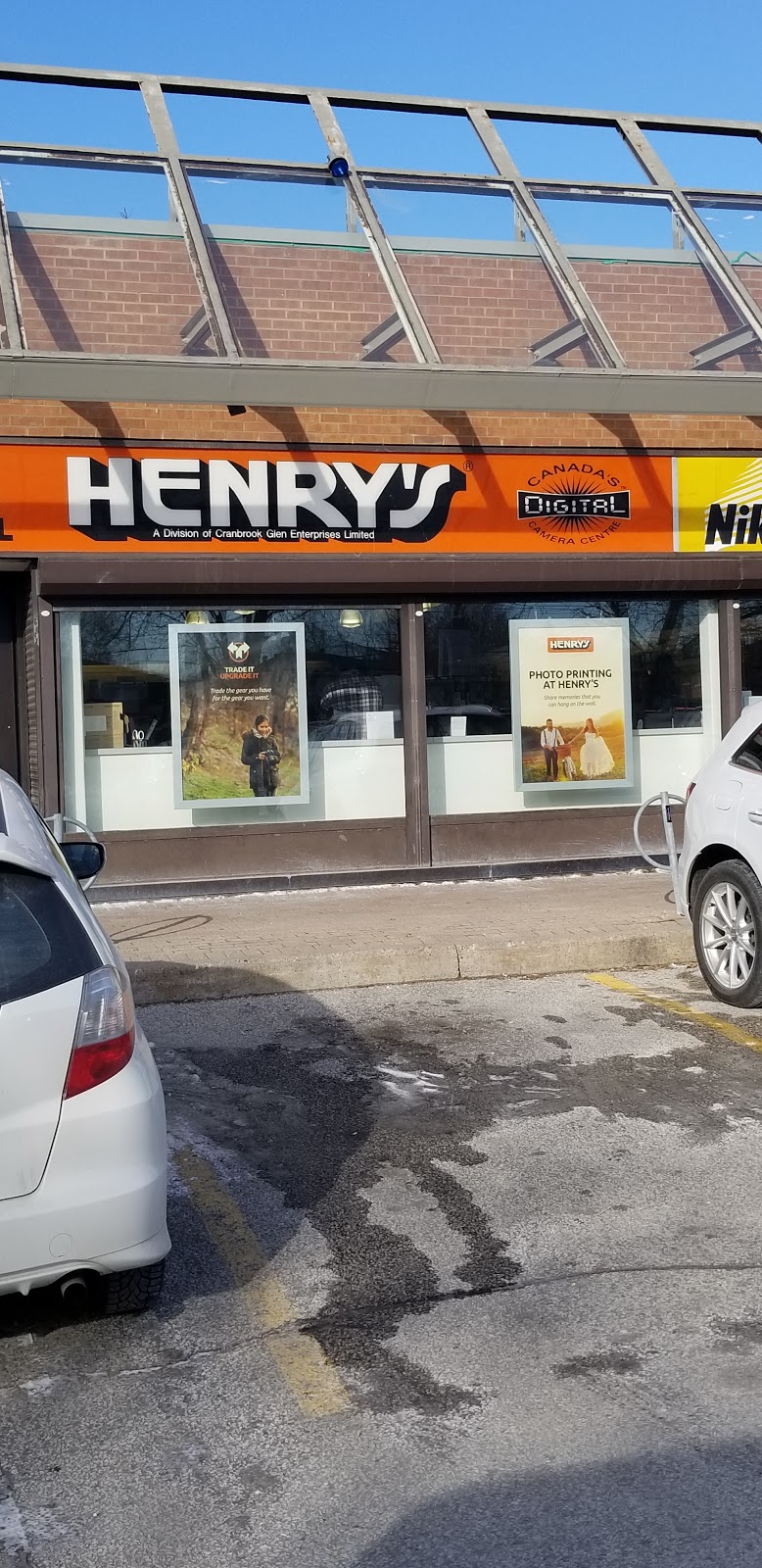 Henrys | 330 Steeles Ave W, Thornhill, ON L4J 6W9, Canada | Phone: (905) 886-1020
