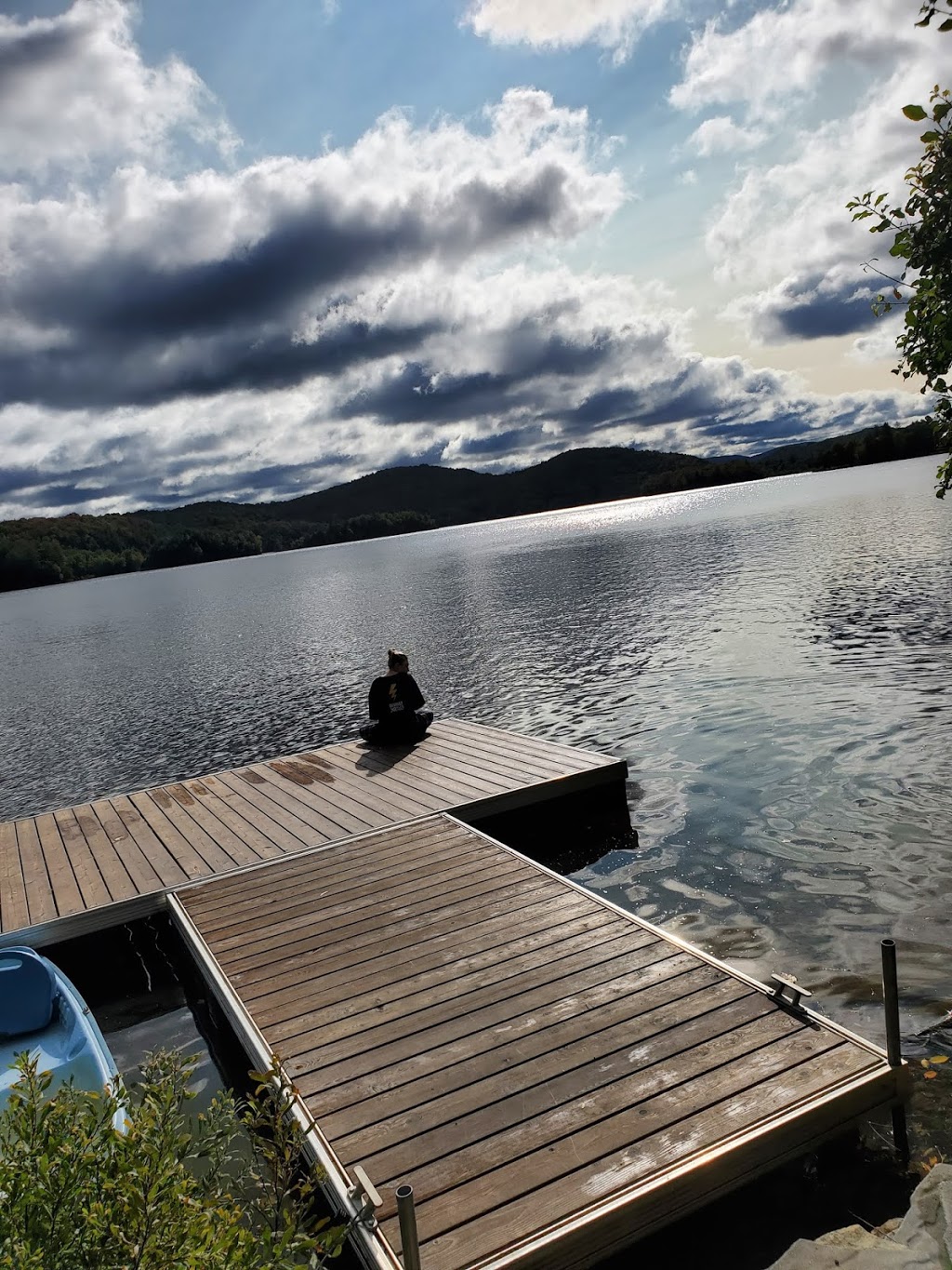 Chalet au Bord du Lac | 2384 Rue Labelle, Mont-Tremblant, QC J8E 1T8, Canada | Phone: (514) 290-4601
