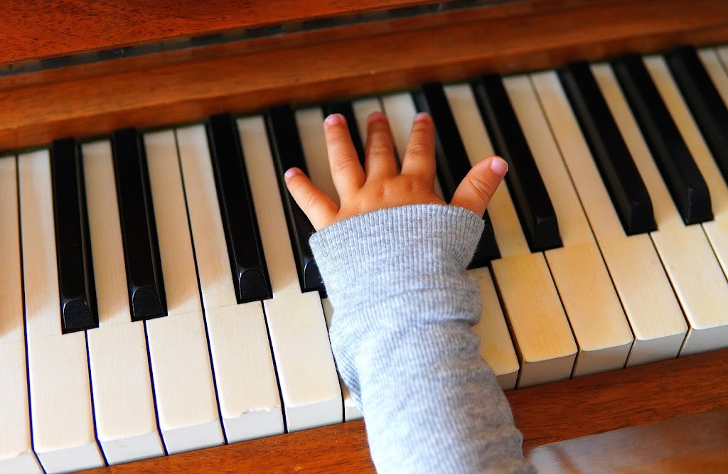 Vesta piano | 232 Beechy Dr, Richmond Hill, ON L4C 2X7, Canada | Phone: (647) 832-2177