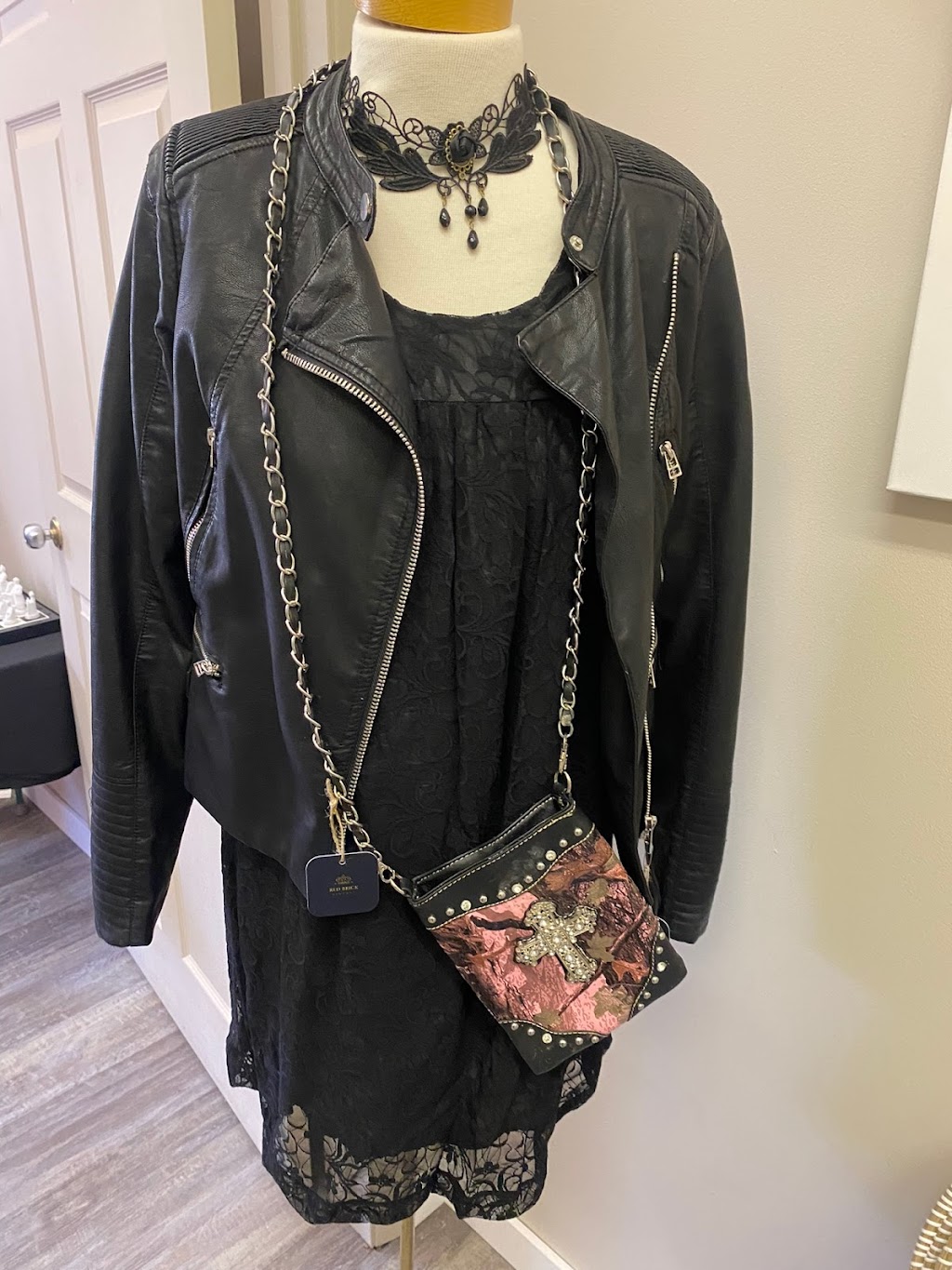 Red Brick Vintage | 5413-51 Street PERC Building, Stony Plain, AB T7Z 1X7, Canada | Phone: (780) 963-2777