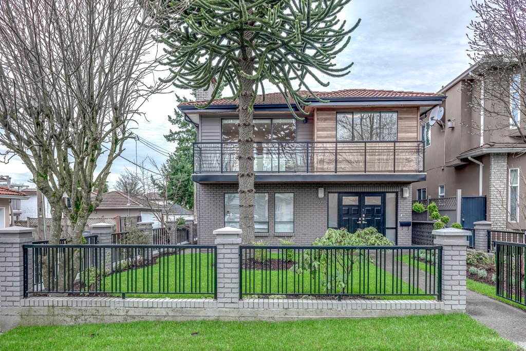 comor construction | 3355 Watkins Ave, Coquitlam, BC V3E 0E2, Canada | Phone: (778) 688-1539