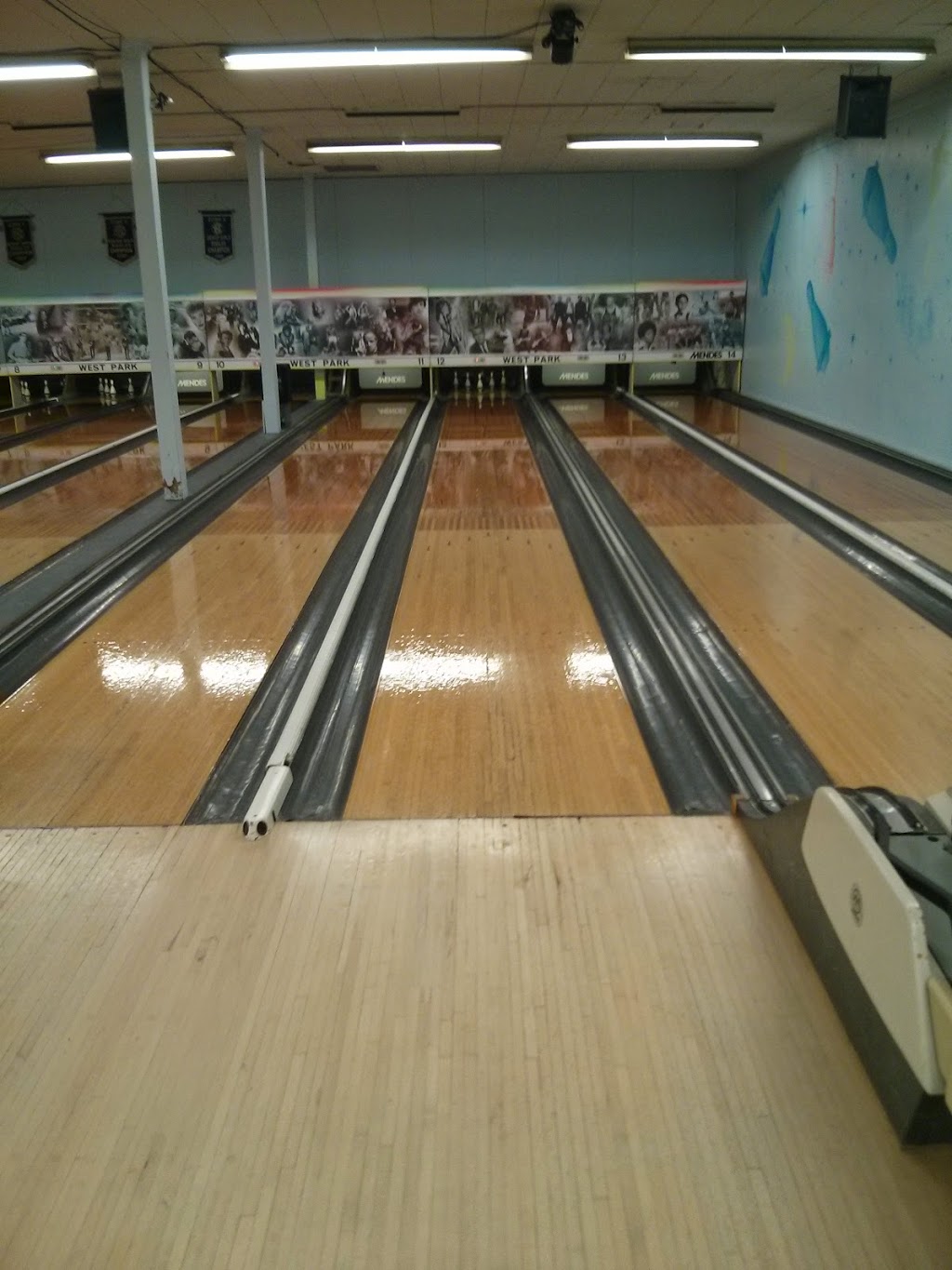 West Park Lanes | 1205 Wellington Street, Ottawa, ON K1Y 2Z8, Canada | Phone: (613) 728-0933