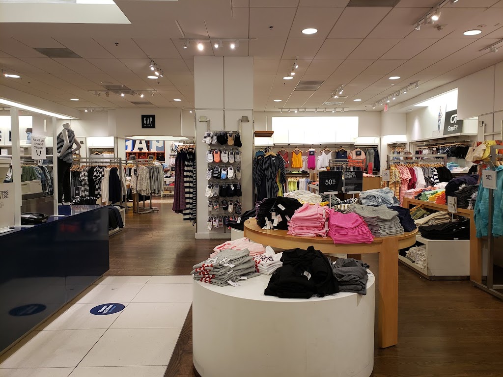 Gap | 3625 Shaganappi Trail NW Space D01, Calgary, AB T3A 0E2, Canada | Phone: (403) 288-5188