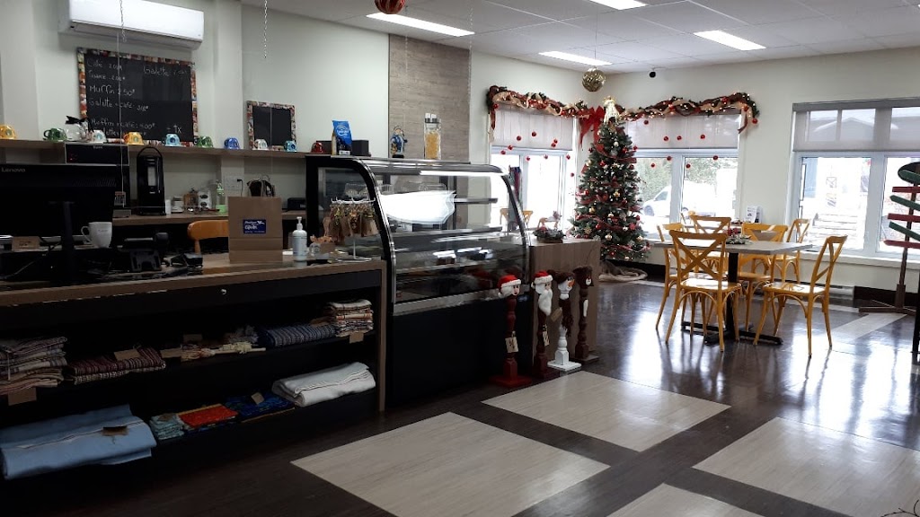 Boutique APHK | 655 Rue Taché, Saint-Pascal, QC G0L 3Y0, Canada | Phone: (418) 492-7149