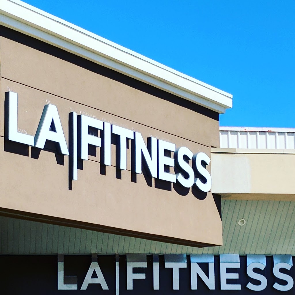 LA Fitness | 3003 Danforth Ave unit 40-42, East York, ON M4C 1M9, Canada | Phone: (647) 557-9963
