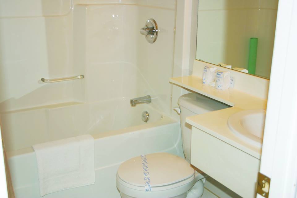 Prairie Oasis Tourist Complex | 955 Thatcher Dr, Moose Jaw, SK S6H 4N9, Canada | Phone: (800) 854-8855