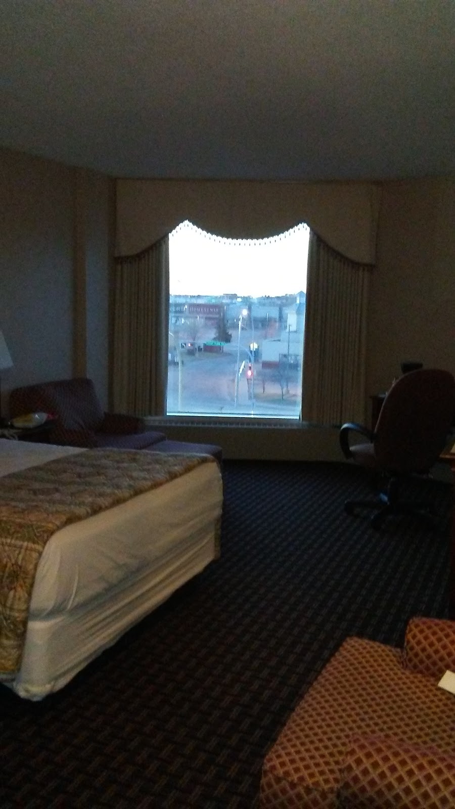 Continental Inn & Suites | 16625 Stony Plain Rd, Edmonton, AB T5P 4A8, Canada | Phone: (780) 484-7751