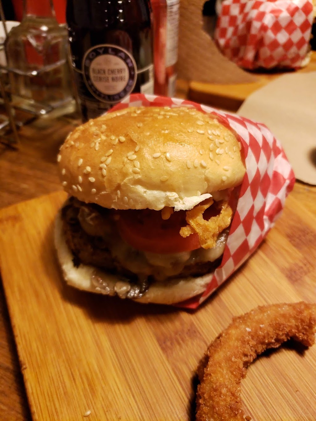 Baldwin Street Burger | 53a Baldwin St N, Whitby, ON L1M 1A2, Canada | Phone: (905) 425-3222