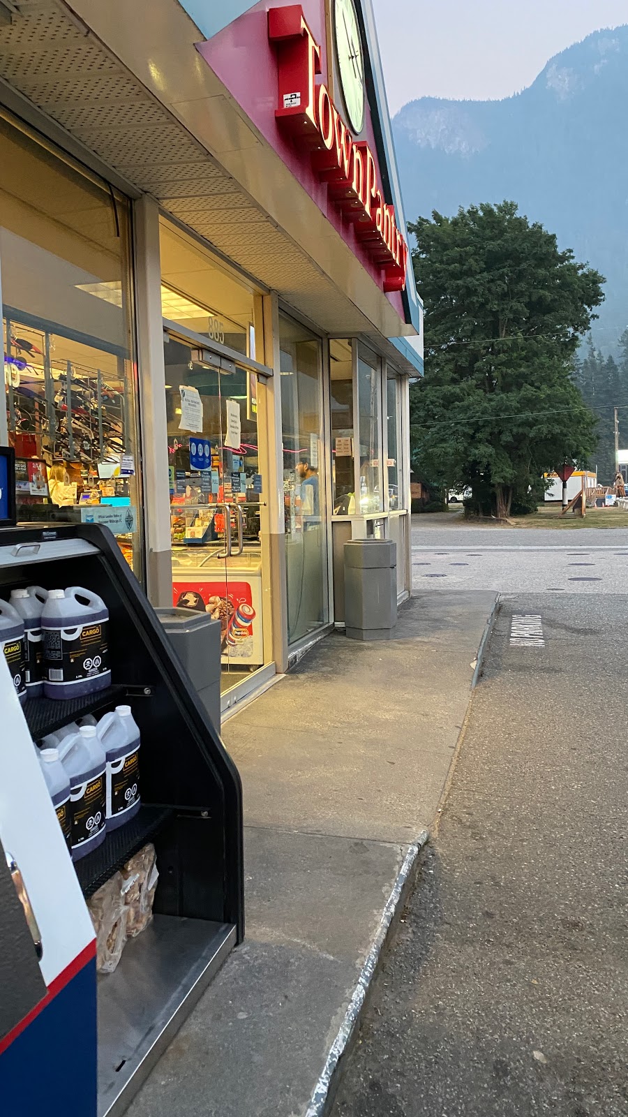 Chevron | 885 Water Ave, Hope, BC V0X 1L0, Canada | Phone: (604) 869-2773