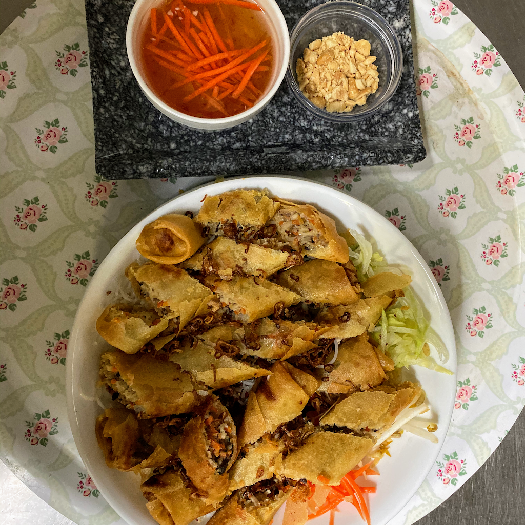 Weyburn Noodle House | 304 1 Ave SE, Weyburn, SK S4H 1W6, Canada | Phone: (306) 842-8808
