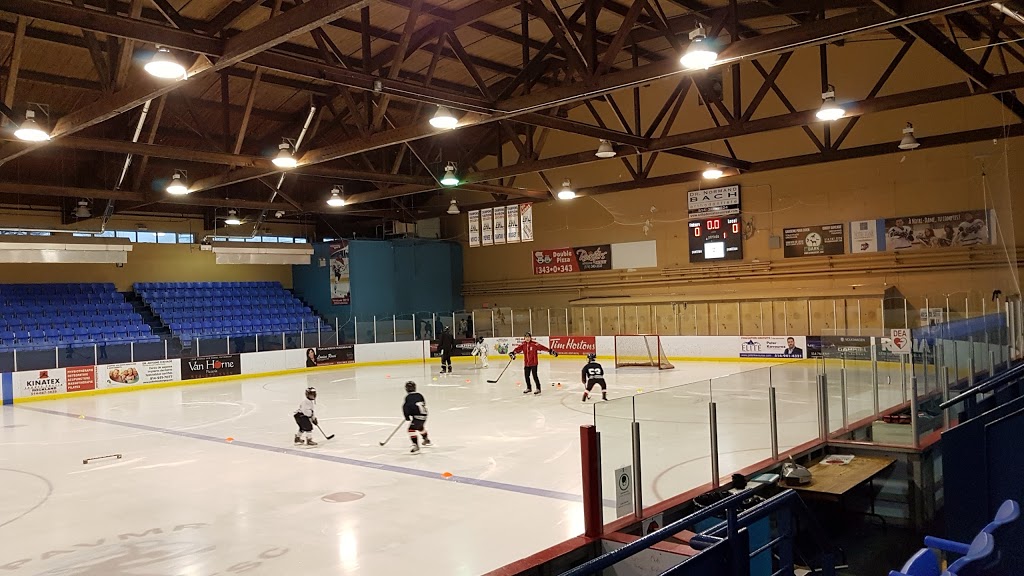 Mount Royal Arena | 1050 Chemin de Dunkirk, Mont-Royal, QC H3R 3J8, Canada | Phone: (514) 734-2925