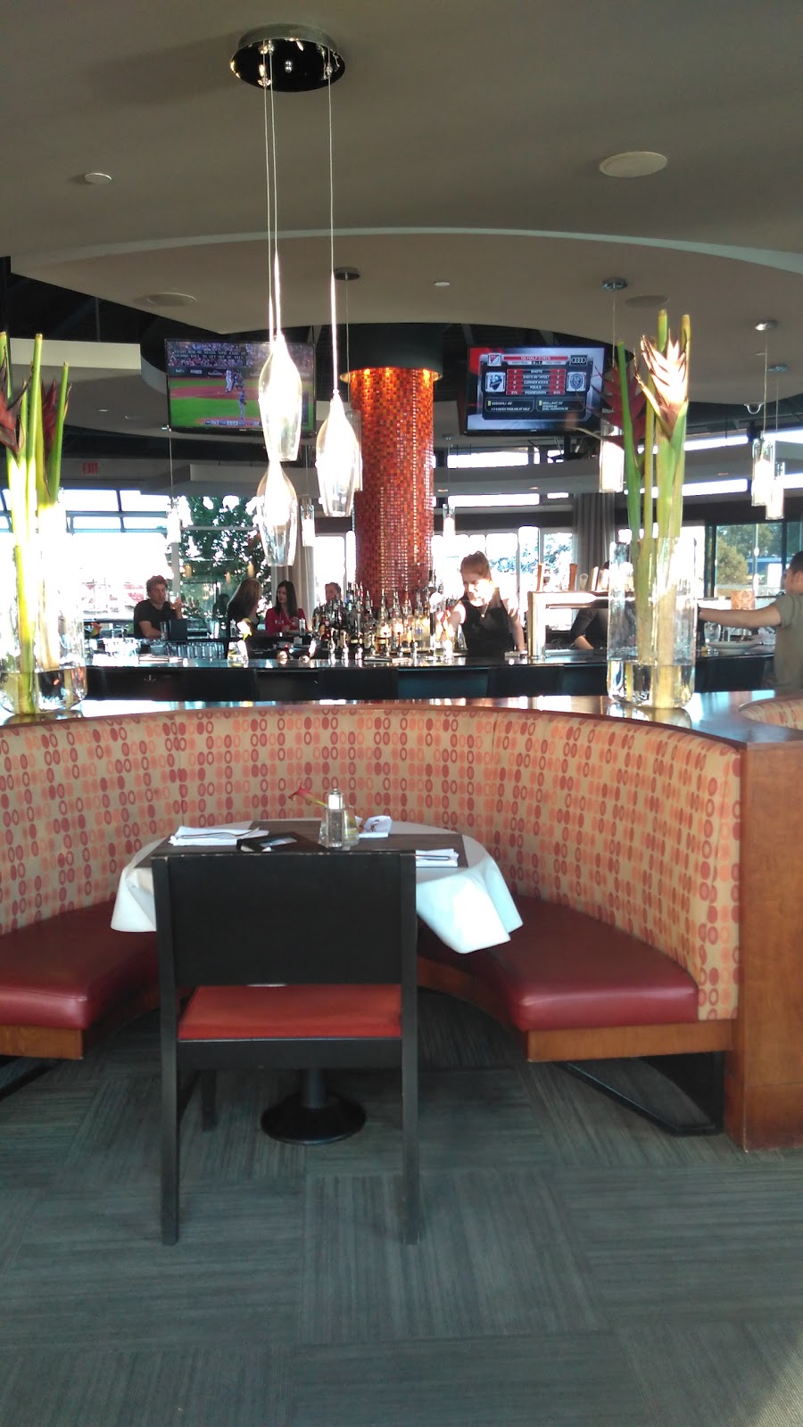 Glo Restaurant + Lounge | restaurant | 2940 Jutland Rd, Victoria, BC V8T 5K6, Canada | 2503855643 OR +1 250-385-5643