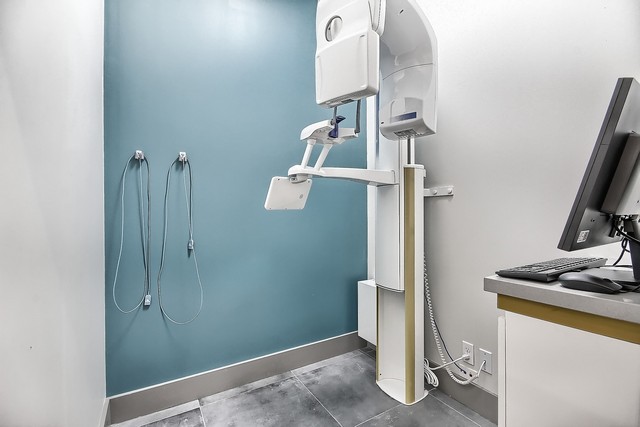 iDent Dental | 10211 Keele St Unit 20, Maple, ON L6A 4R8, Canada | Phone: (905) 553-2647