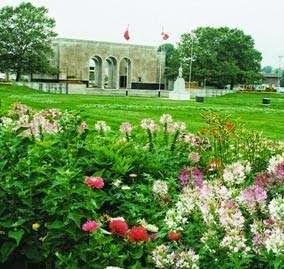 Mather Arch | 11 Niagara Pkwy, Fort Erie, ON L0S 1J0, Canada | Phone: (877) 642-7275