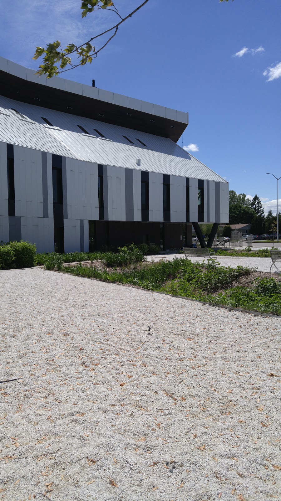 Bibliothèque de Varennes | 2221 Boulevard René-Gaultier, Varennes, QC J3X 1E3, Canada | Phone: (450) 652-3949