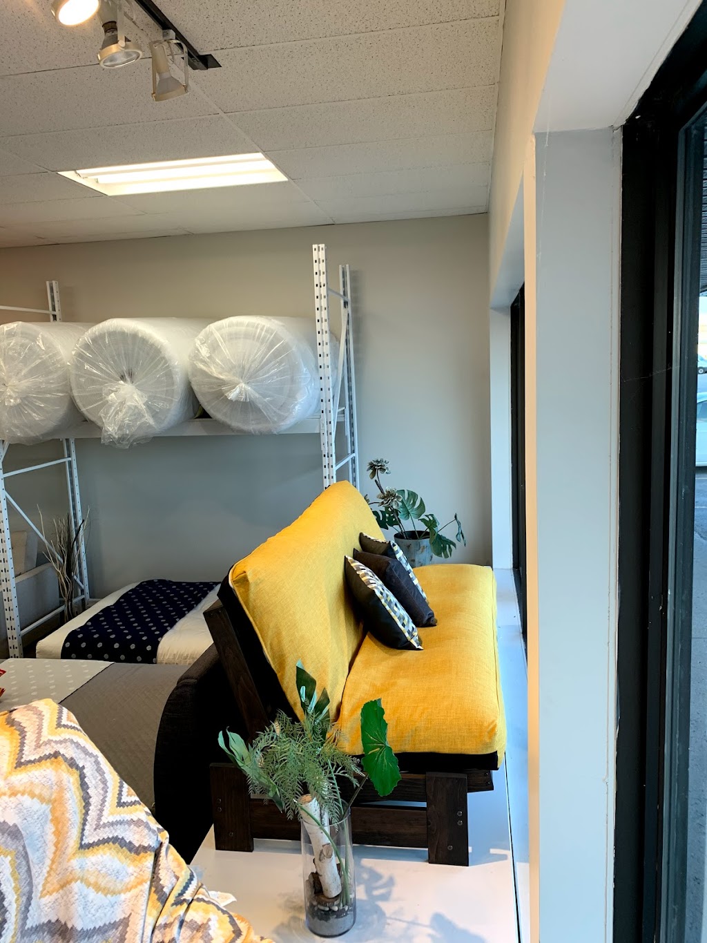Futon Chez Soi | 1609 Desserte Nord Autoroute 440, Laval, QC H7L 3W3, Canada | Phone: (450) 973-3213