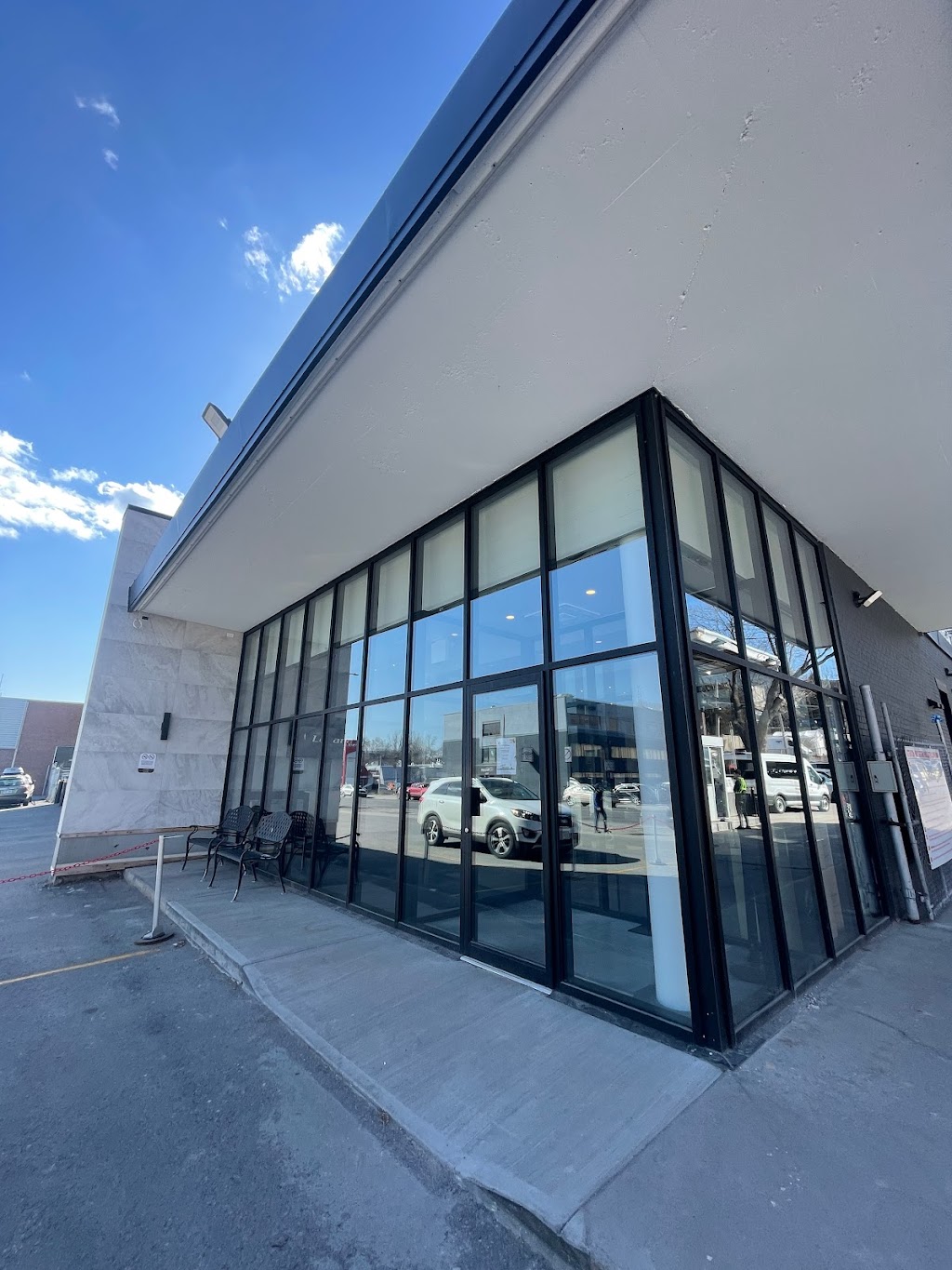 Location Légaré | 3035 Rue Hochelaga, Montréal, QC H1W 1G1, Canada | Phone: (514) 522-6466