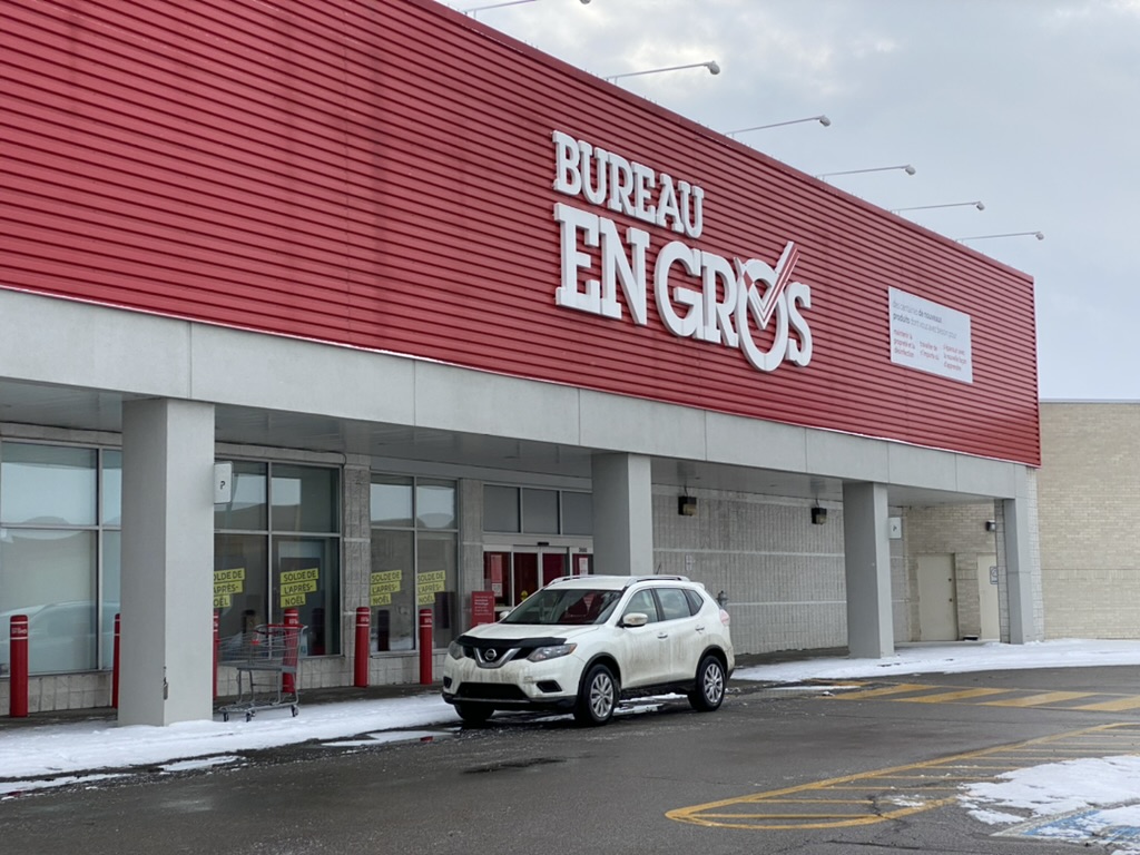 Bureau en Gros | 3660 Boulevard Cote Vertu Ouest, Saint-Laurent, QC H4R 1P8, Canada | Phone: (514) 338-1036