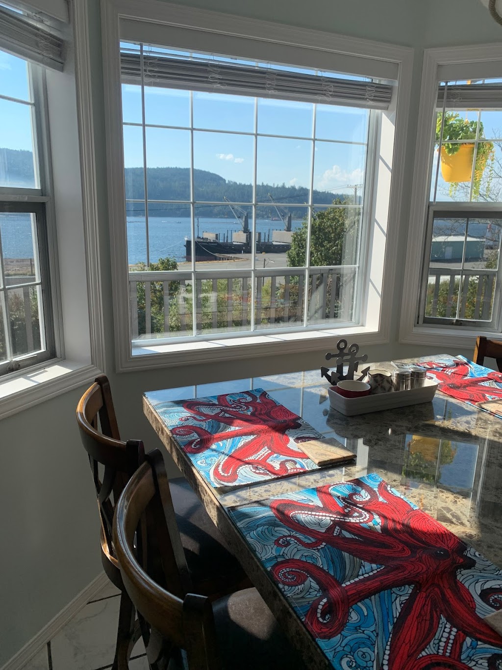 Bernies Oceanside Bed and Breakfast | 1st Ave, Port Alberni, BC V9Y 1Y6, Canada | Phone: (778) 257-6207