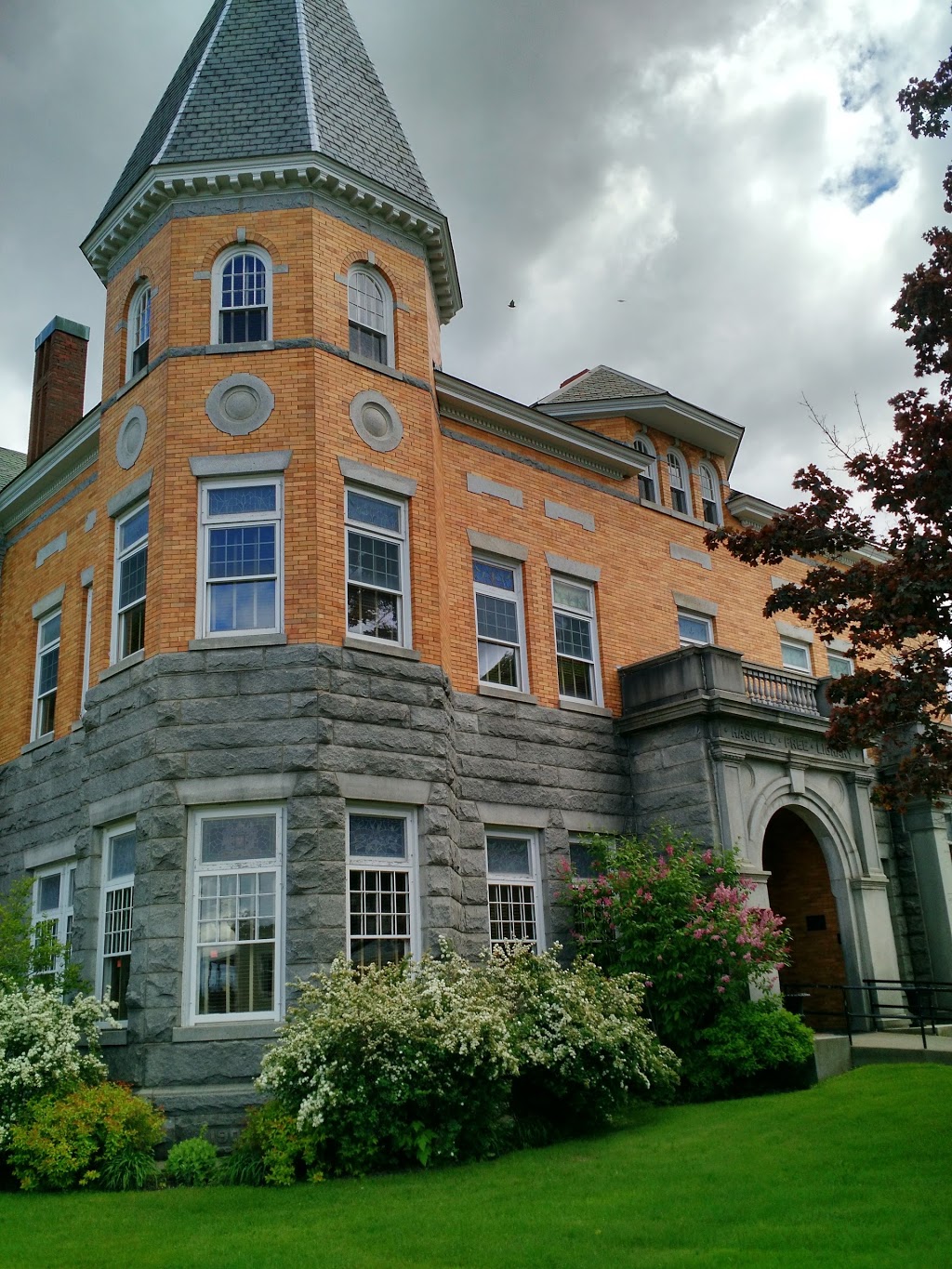 Haskell Free Library and Opera House | 93 Caswell Ave, Derby Line, VT 05830, USA | Phone: (802) 873-3022
