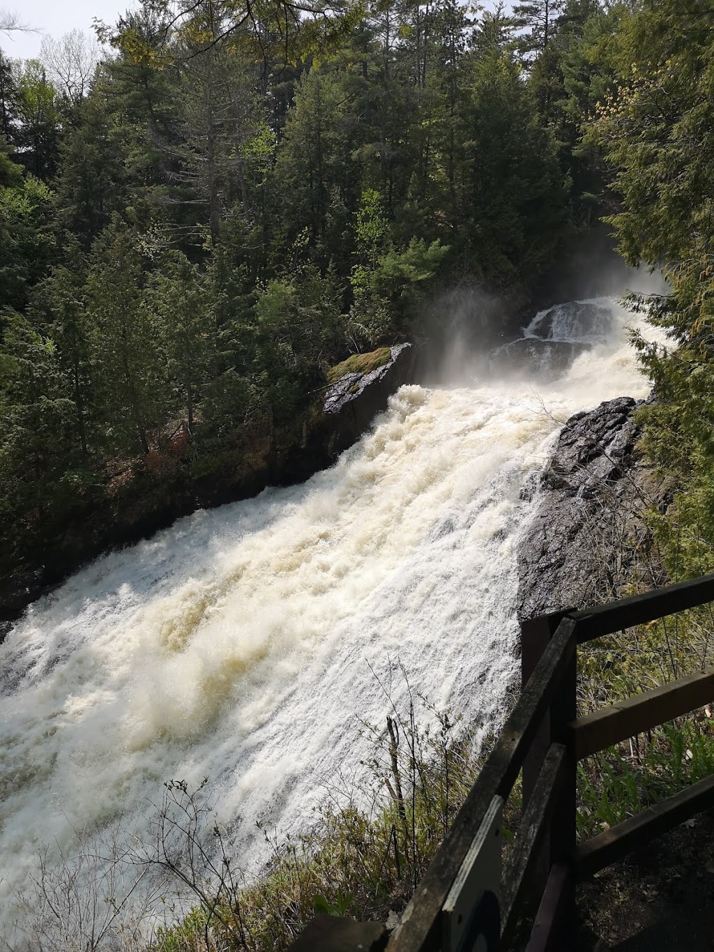Parc des Chutes de Sainte-Ursule | 2575 Rang des Chutes, Sainte-Ursule, QC J0K 3M0, Canada | Phone: (819) 228-3555