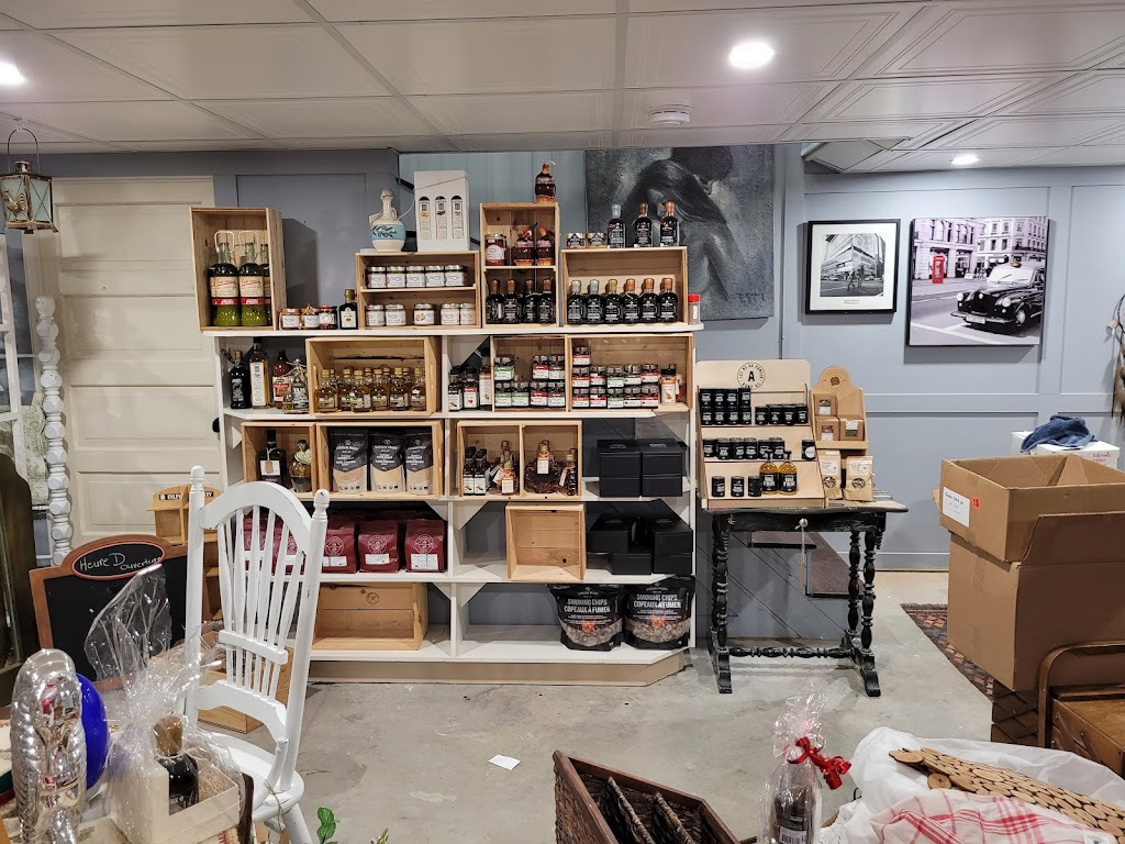 La Halte de la Gitane | 187 Rue Saint-Jacques, East Angus, QC J0B 1R0, Canada | Phone: (819) 571-9659