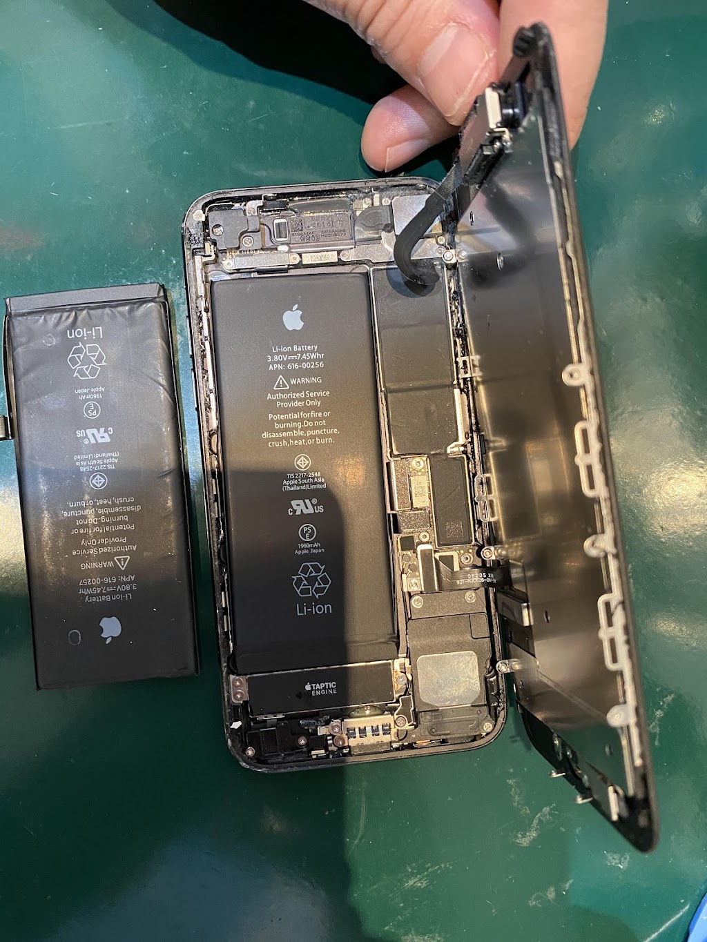 Guelph Cellphone Repairs | 166 Deerpath Dr #83, Guelph, ON N1K 0E2, Canada | Phone: (226) 206-1998