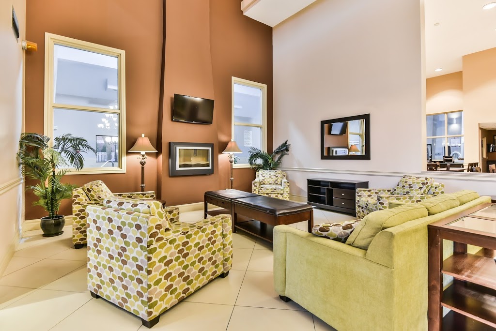 Comfort Inn & Suites Ambassador Bridge | 2330 Huron Church Rd, Windsor, ON N9E 3S6, Canada | Phone: (519) 972-1100