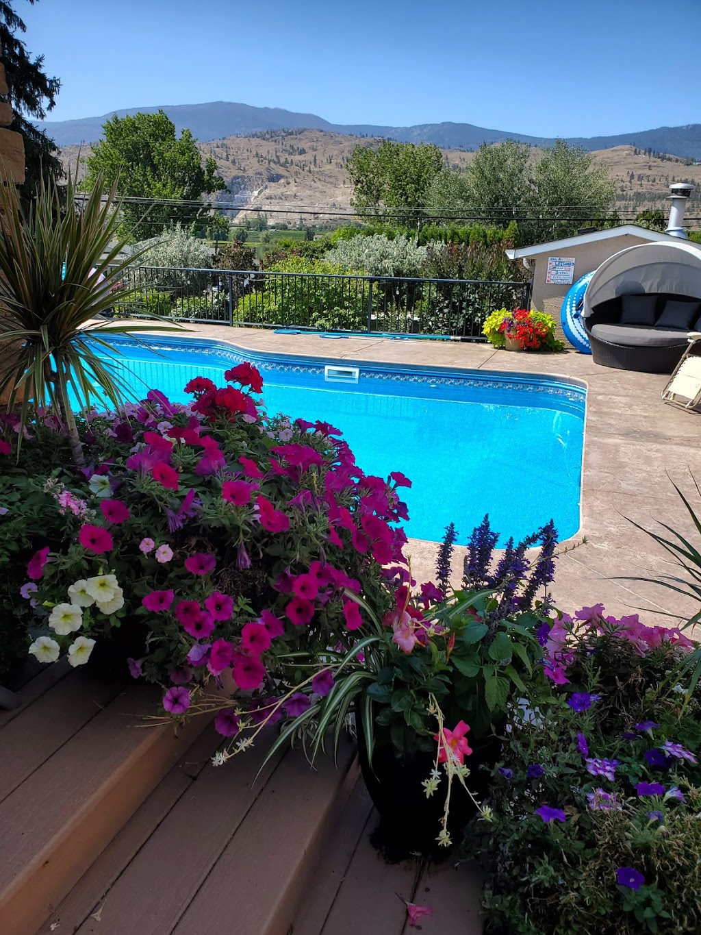 Uncorked Bed & Breakfast | 7145 Tucelnuit Dr, Oliver, BC V0H 1T2, Canada | Phone: (778) 439-2385