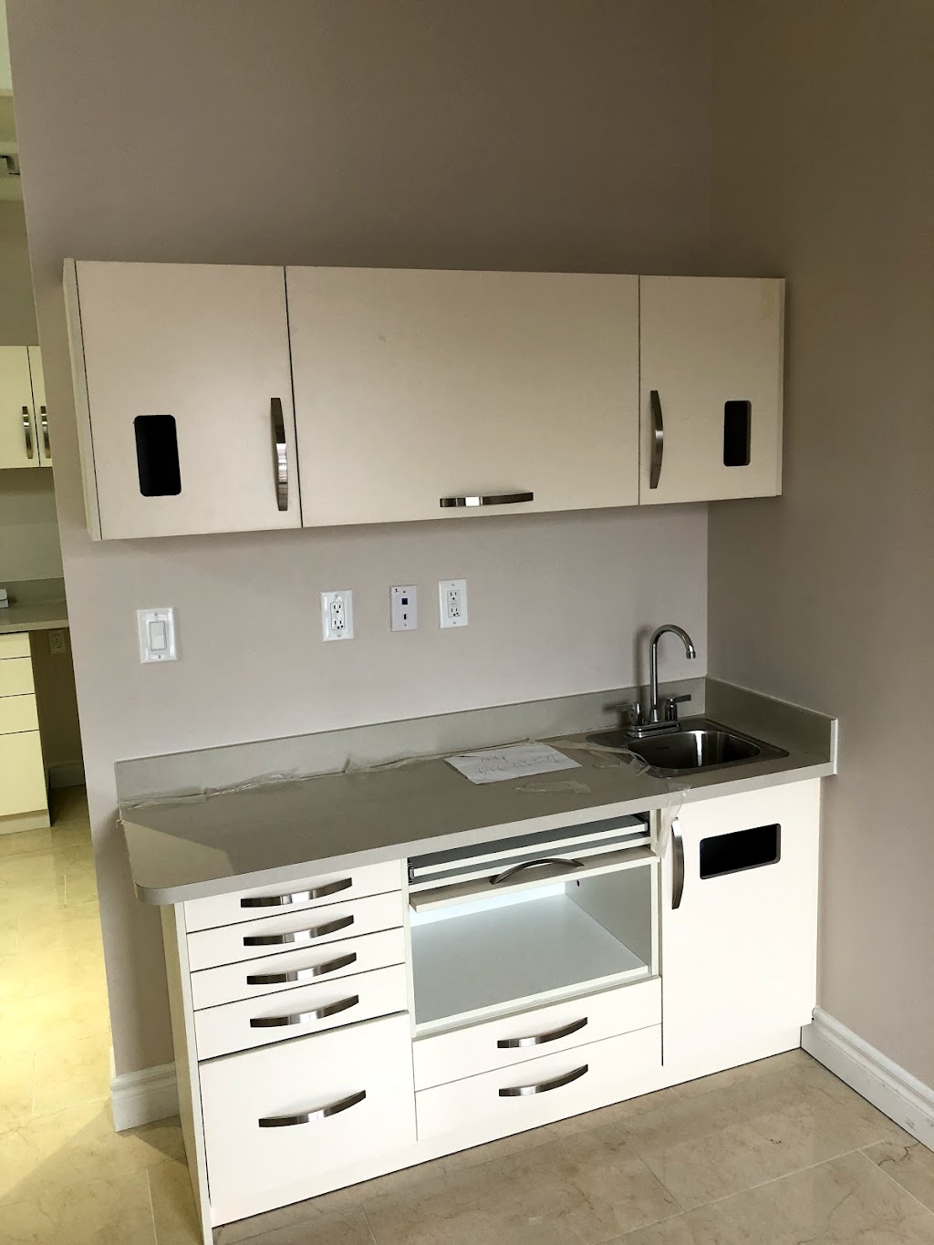 DJ Kitchen Cabinets Inc | 920 Denison St Unit #8, Markham, ON L3R 3K5, Canada | Phone: (365) 608-5888