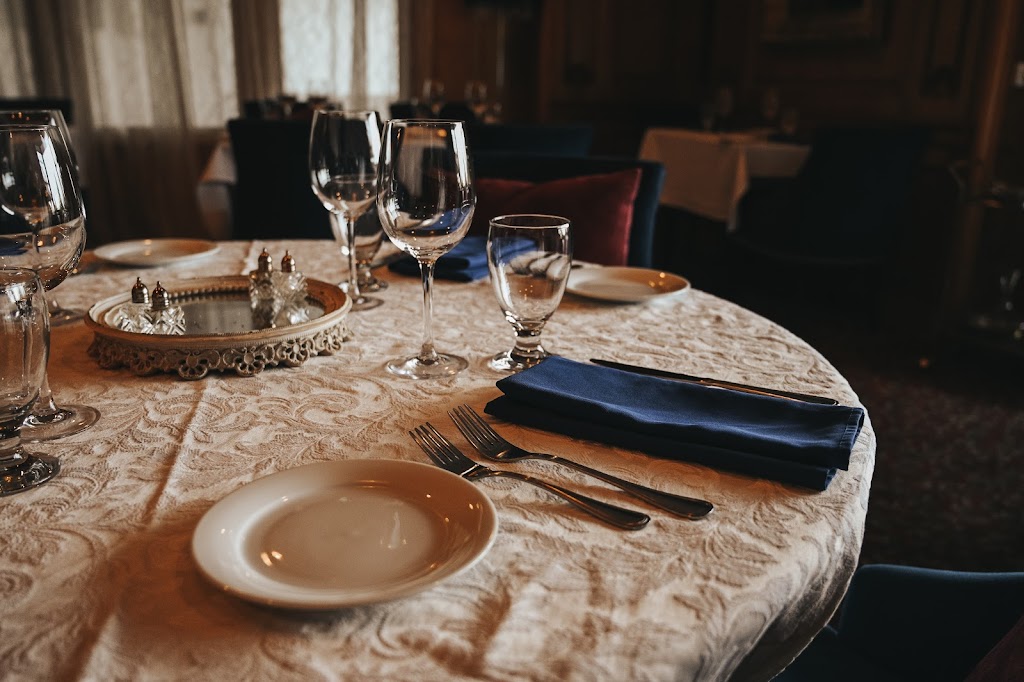 Crown Mansion Boutique Hotel & Villas | 292 Crescent Rd E, Qualicum Beach, BC V9K 0A5, Canada | Phone: (250) 752-5776