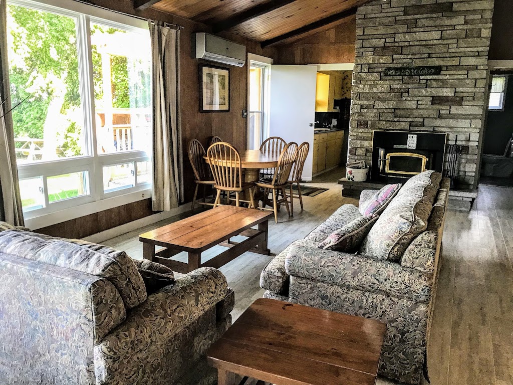 WillowCrest Cottage | 73745 Crest Beach Rd S, Zurich, ON N0M 2T0, Canada | Phone: (800) 565-4790