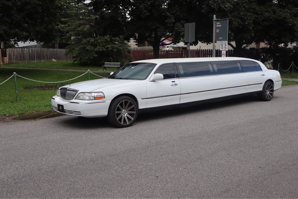 Top Limo Niagara Falls | 17, 7000 McLeod Rd Suite# 256, Niagara Falls, ON L2G 7K3, Canada | Phone: (647) 807-5466