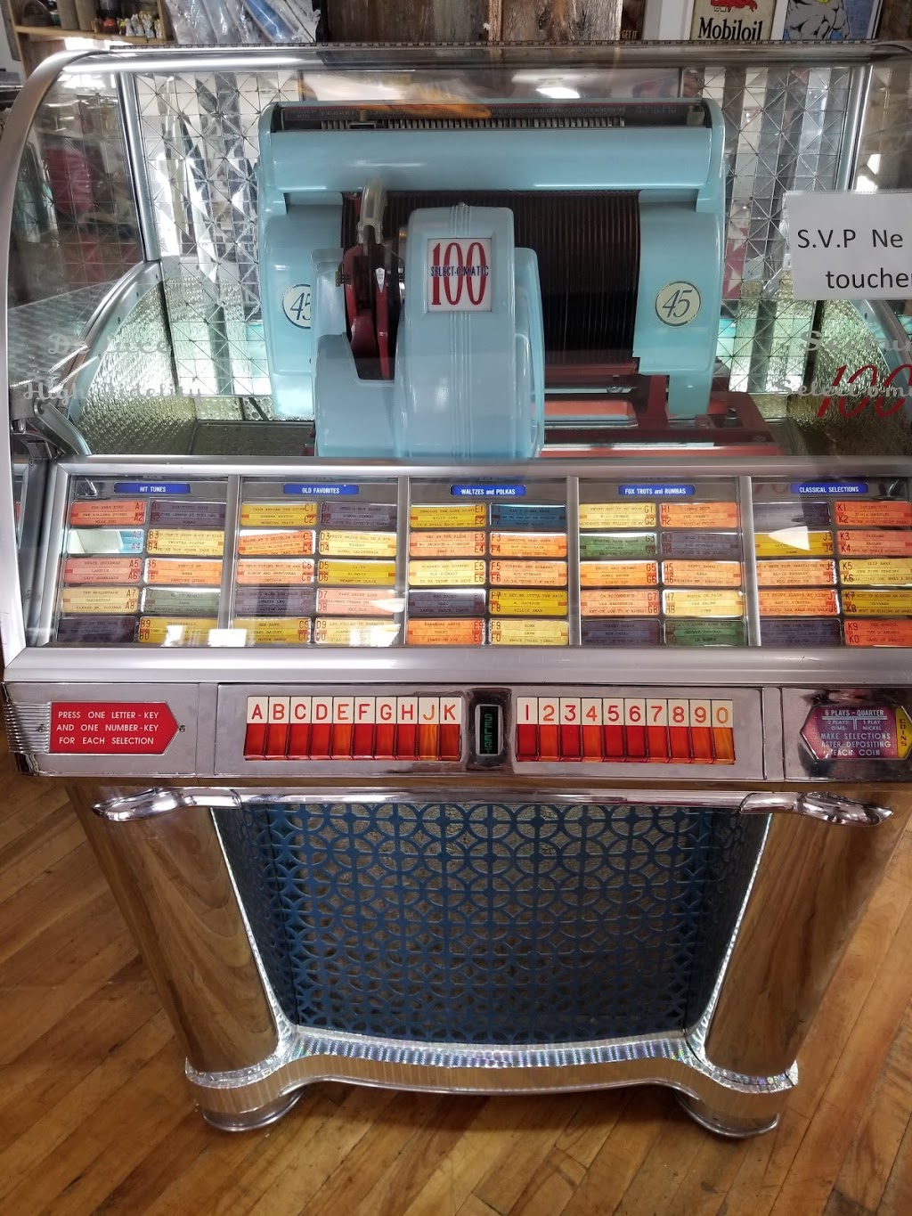 Bar Laitier Boutique , Route 138 | 275 Chemin Cartier, Saint-Hilarion, QC G0A 3V0, Canada | Phone: (418) 400-8504