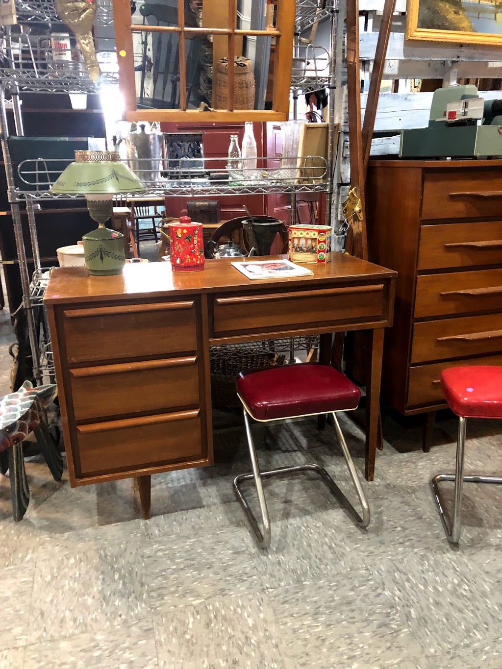 The ultimate garage sale | 2284 Wharncliffe Rd S, London, ON N6P 1L1, Canada | Phone: (519) 902-5920