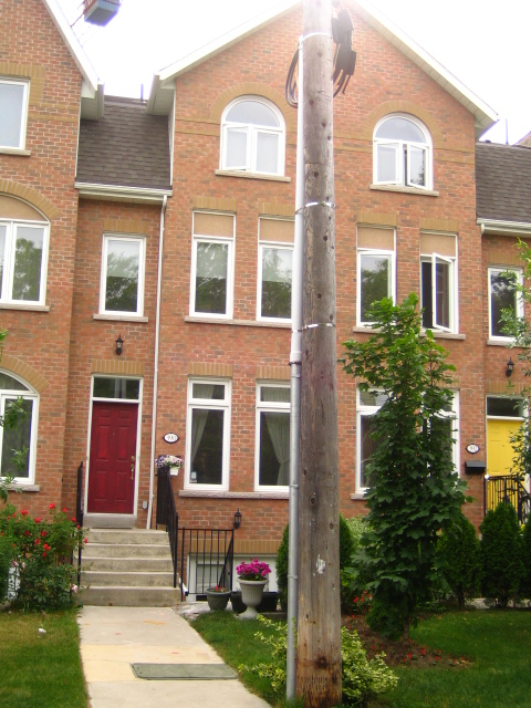Clinton and Bloor B&B | 390 Clinton St, Toronto, ON M6G 2Z2, Canada | Phone: (416) 898-8461