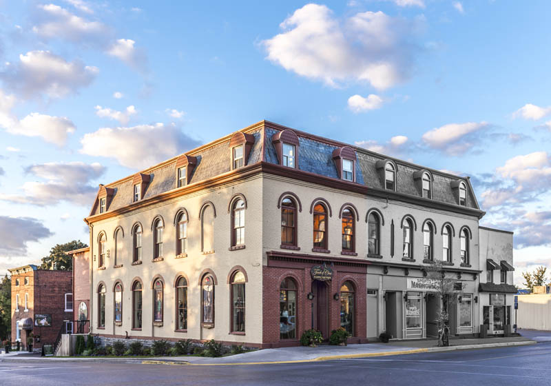 Touch Of Class | 2 Dundas St W, Napanee, ON K7R 1Z4, Canada | Phone: (613) 354-2799