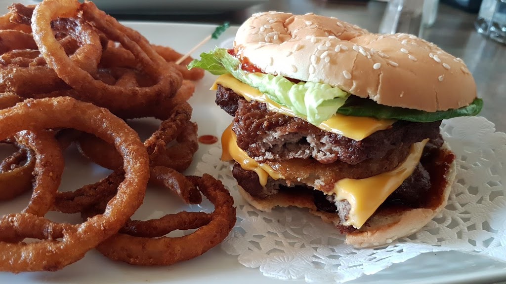 Celtic Knot Pub and Restaurant | Main Road, Saint Marys, NL A0B 3B0, Canada | Phone: (709) 525-2051