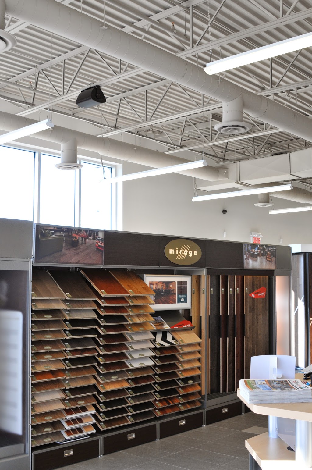 Plancher Bois Franc 2000 | 108-5781 Boulevard Wilfrid-Carrier, Lévis, QC G6V 0M2, Canada | Phone: (418) 837-8800