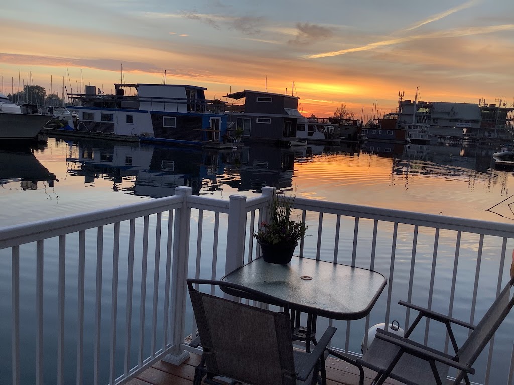 Toronto Floating Homes | 1 Brimley Rd S, Scarborough, ON M1M 3W3, Canada | Phone: (437) 221-4692