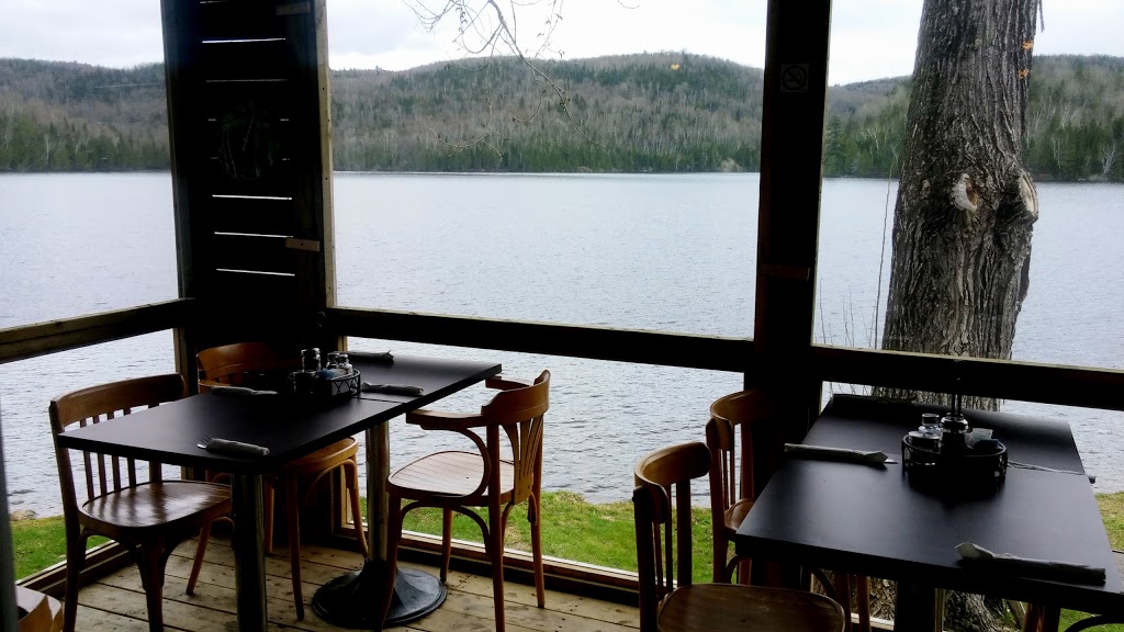 Manoir du Lac Caché | 2000 Rang du Lac Caché, Saint-Alexis-des-Monts, QC J0K 1V0, Canada | Phone: (819) 265-2203