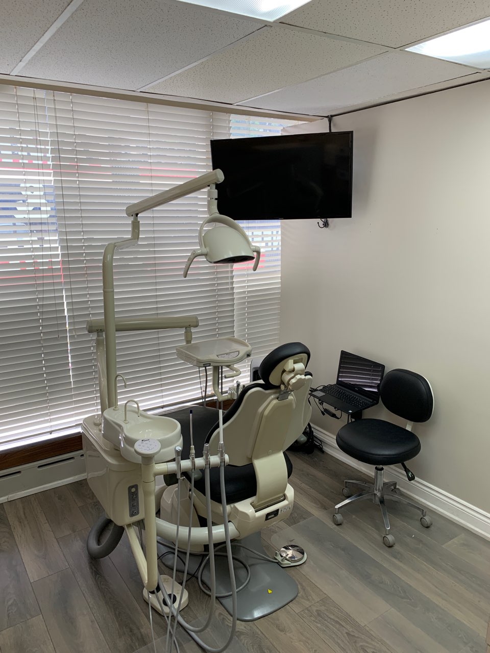 Dr. Eric Pierre & Associates: Bathurst Walk In Dental Centre | 902 Bathurst St, Toronto, ON M5R 3G3, Canada | Phone: (416) 538-3282