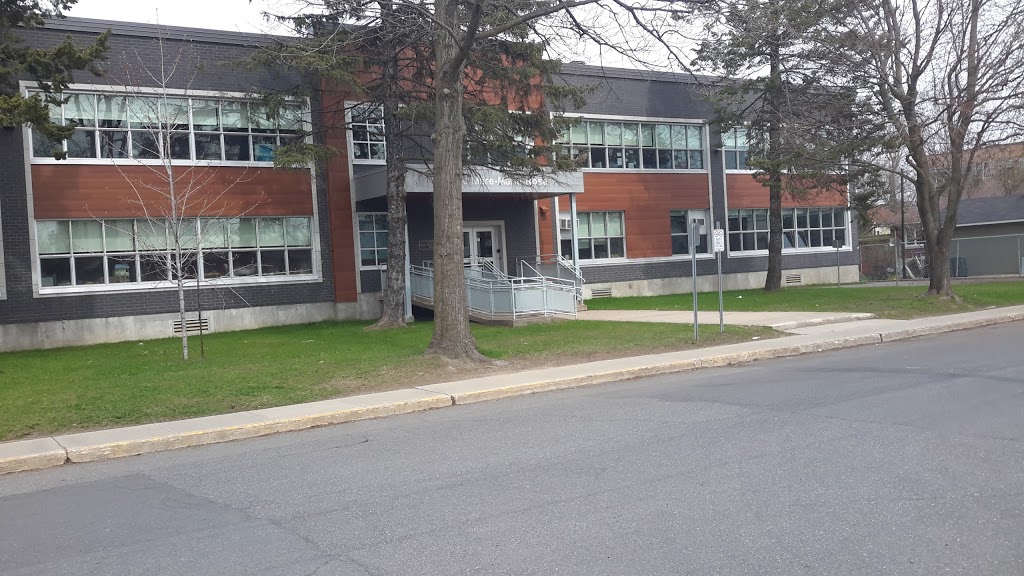 École Mère-Marie-Rose | 351 Rue Chabot, Contrecoeur, QC J0L 1C0, Canada | Phone: (450) 645-2342