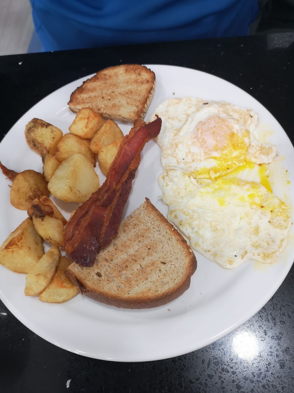 Halibut House Fish & Chips | 50 Dundurn St S, Hamilton, ON L8P 4W3, Canada | Phone: (905) 525-4777