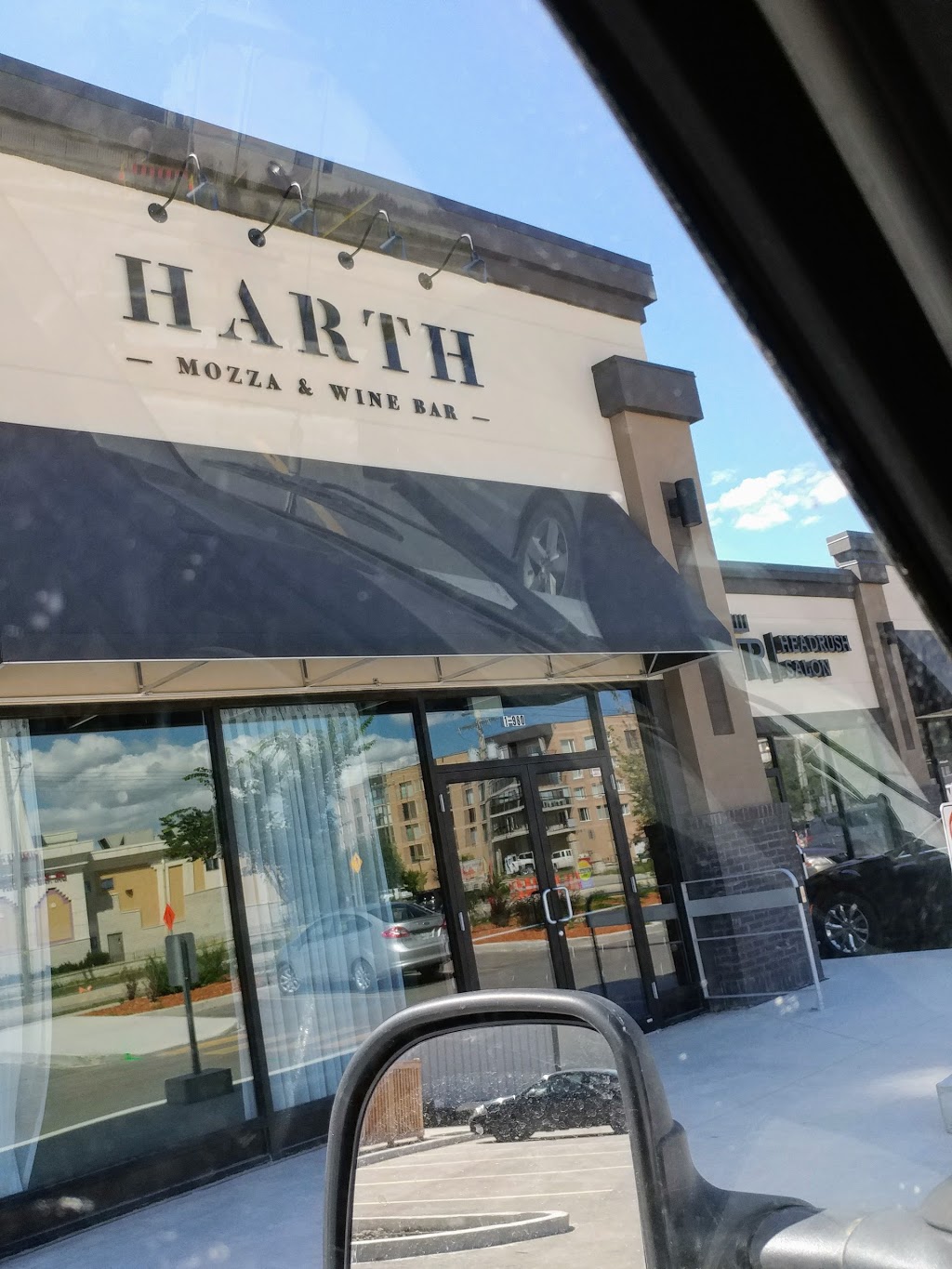 Harth restaurant | 1-980 St Annes Rd, Winnipeg, MB R2M 2X9, Canada | Phone: (204) 255-0003